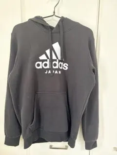 adidas ブラック パーカー フード付き