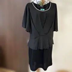 ビジュー付ブラックペプラムデザイン　ドッキングワンピース　Ｍサイズ