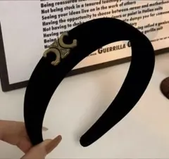 セリーヌ カチューシャ ベロア ヘアアクセ　黒 ブラック
