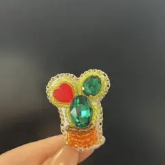 ミニ サボテンブローチ ハンドメイド ビーズ刺繍