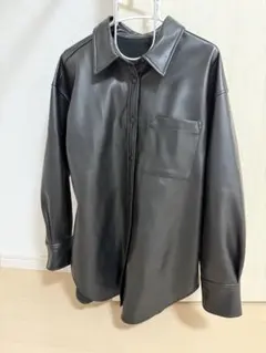 gu レザーシャツ