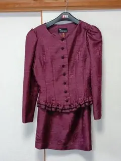 フリル付きパープルスーツセット