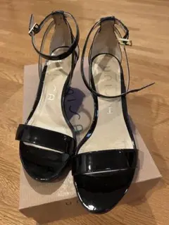 UNISA サンダル 黒 37 エナメル ウェッジソール 美品のサムネイル