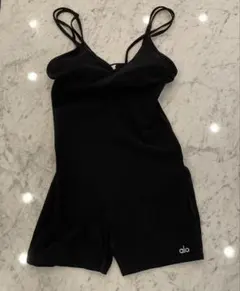 ALO Yoga キャミトップ テニススコート 上下セット ブラック - メルカリ