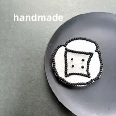 handmade ミナペルホネン生地 ブローチ - メルカリ