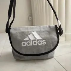 adidas　アディダス　ショルダーバッグ　メッセンジャーバッグ