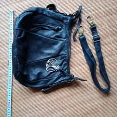 黒 レザー ショルダーバッグ