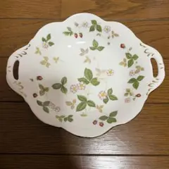 WEDGWOOD ワイルドストロベリー 持ち手付きプレートのサムネイル