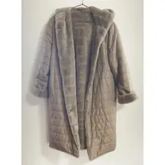 美品★グレージュ キルティング ロング コート フード付 裏地全面ファー仕様