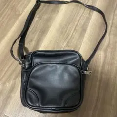 黒 合成皮革 ショルダーバッグ