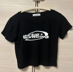 Friday night ロゴプリント 半袖ショート丈Tシャツ