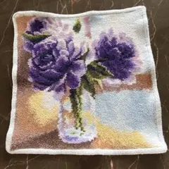 FEILER 花瓶に紫の花 ハンカチ 約23センチ