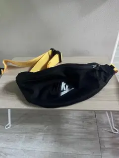 Nike ボディバッグ ブラック/イエロー