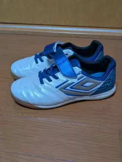 【即日発送】umbro サッカーシューズ ホワイト/ブルー 21.5cm