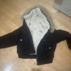 フリースライニング フード付き黒ジャンパー