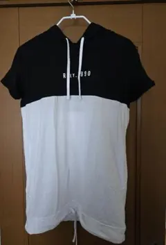 ROXY フード付き半袖Tシャツ ブラック/ホワイト
