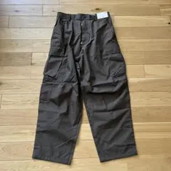 新品【ユニクロ　C】ワイドフィットカーゴパンツ　ダークブラウン　Mサイズ