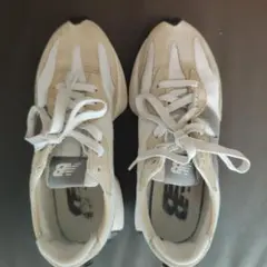 New Balance スニーカー ベージュ NB 327モデル　23センチ
