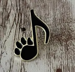 黒猫音符のピンバッジ　ピンブローチ　八分音符　丸型クラッチ