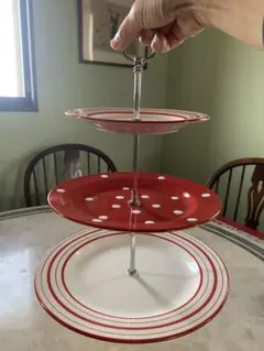 赤と白のストライプのケーキスタンドのサムネイル