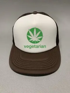葉っぱロゴ vegetarianトラッカーキャップ 白×茶ugi113