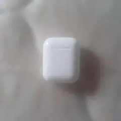 Apple AirPods 本体 充電ケースのみのサムネイル