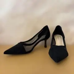 黒のハイヒールパンプス、