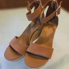 UGG★サンダル　ウェッジソール　スエード　厚底　23㎝のサムネイル