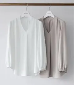 Flolia Vネックパフスリーブブラウス オフホワイト　M