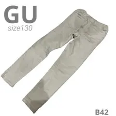 GU ホワイトジーンズ デニム ホワイトコーデ ウエストゴム ストレッチあり