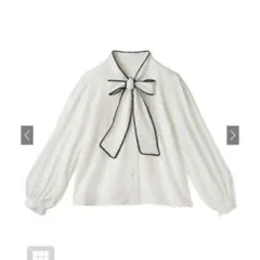 リボン付きブラウス