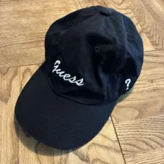 ゲス　GUESS ベースボールキャップ 刺繍　ユニセックス　メンズ　レディースのサムネイル