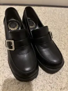 バックル付きローファー