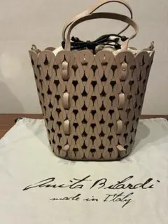 新品未使用 Anita Bilardi ショルダーバッグ 巾着レザー調イタリア製 新品未使用 Anita Bilardi ショルダーバッグ 巾着レザー調イタリア製