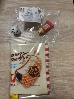 ガチャガチャ　チューブアニマルズ＋ポーチ