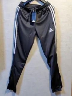 adidas ブラック ストライプジャージ