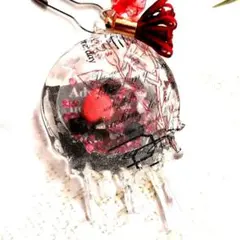 【ゴシック】ハンドメイド レジン シェイカー キーホルダー メルティ 赤黒　滴り