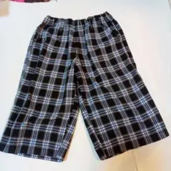 黒と青のチェック柄ハーフパンツ　150