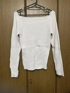 オフショルダーリブ編み長袖トップス