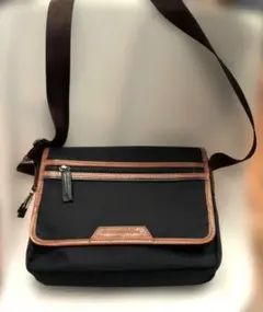 UNITED COLORS OF BENETTON. ショルダーバッグのサムネイル