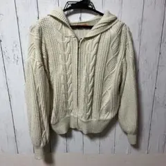 アイボリー ケーブルニットパーカー