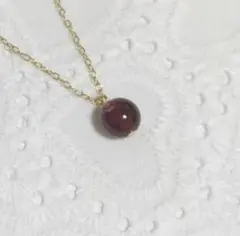 スターガーネットのネックレス　ゴールド　天然石　ペンダント　ラウンド　1月誕生石