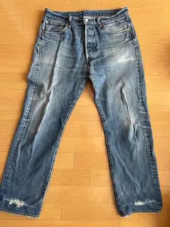 Levi's デニム　テーパード　ダメージあり
