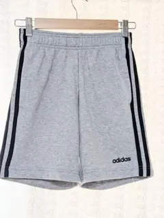 極美品 adidas グレー ハーフパンツ スウェットパンツ 半ズボン 150