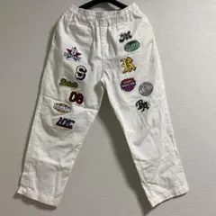 刺繍ロゴ付きホワイトパンツ