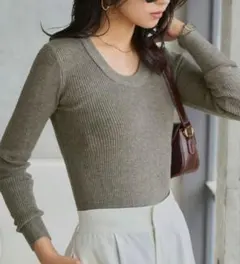 KOBE LETTUCE 深Uネック長袖リブニット