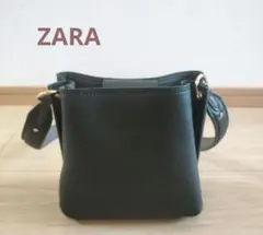 【ZARA ザラ 】ショルダーバッグ ダークグリーンゴールド金具のサムネイル
