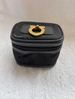 Salvatore Ferragamo ヴァラ ポーチ ブラックのサムネイル