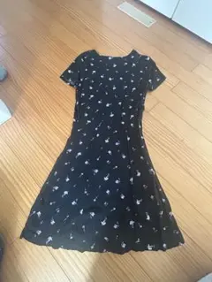 H&M 花柄ボタン付きワンピース US 20 羽織りでも使えます小花柄が可愛いで