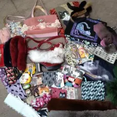 猫、花、ファー好きさん。バックや小物など激安40数個のまとめ売り。